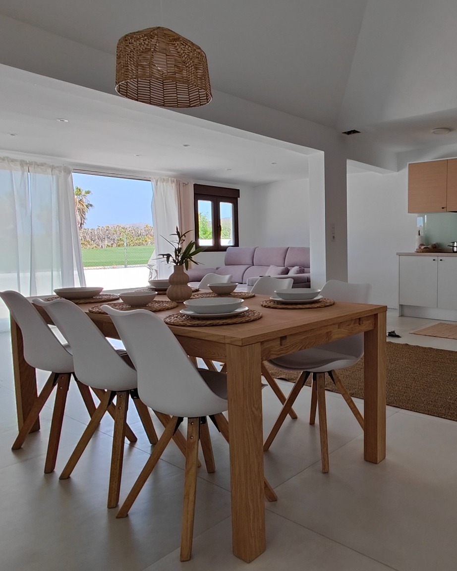 Open-plan living area with dining space and kitchen in Tenerife Golf & Ocean Apartment