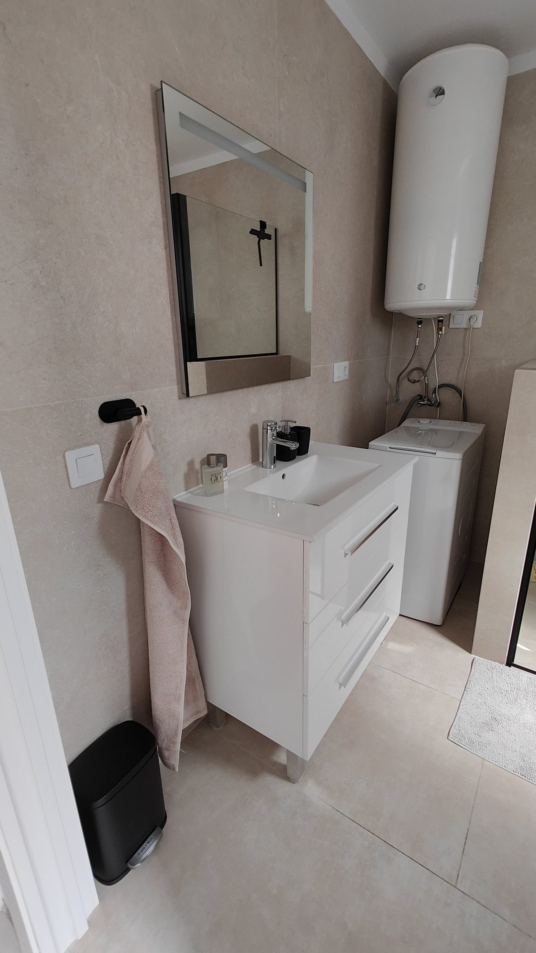Smaller bathroom by the entrance