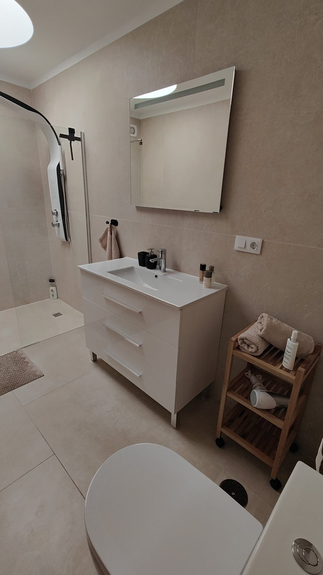 Bathroom next to the larger bedroom